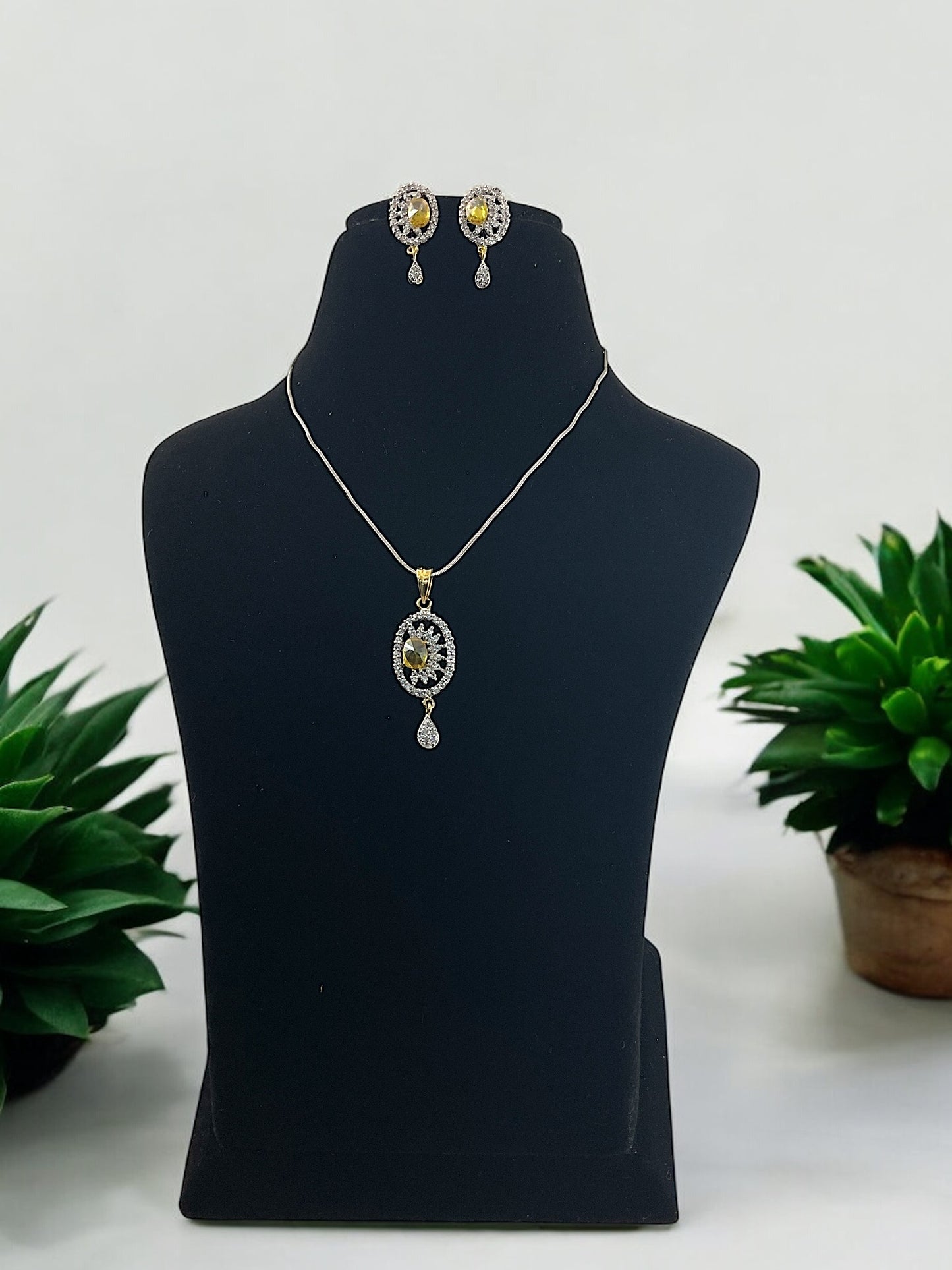 Vedika DC Pendent Set