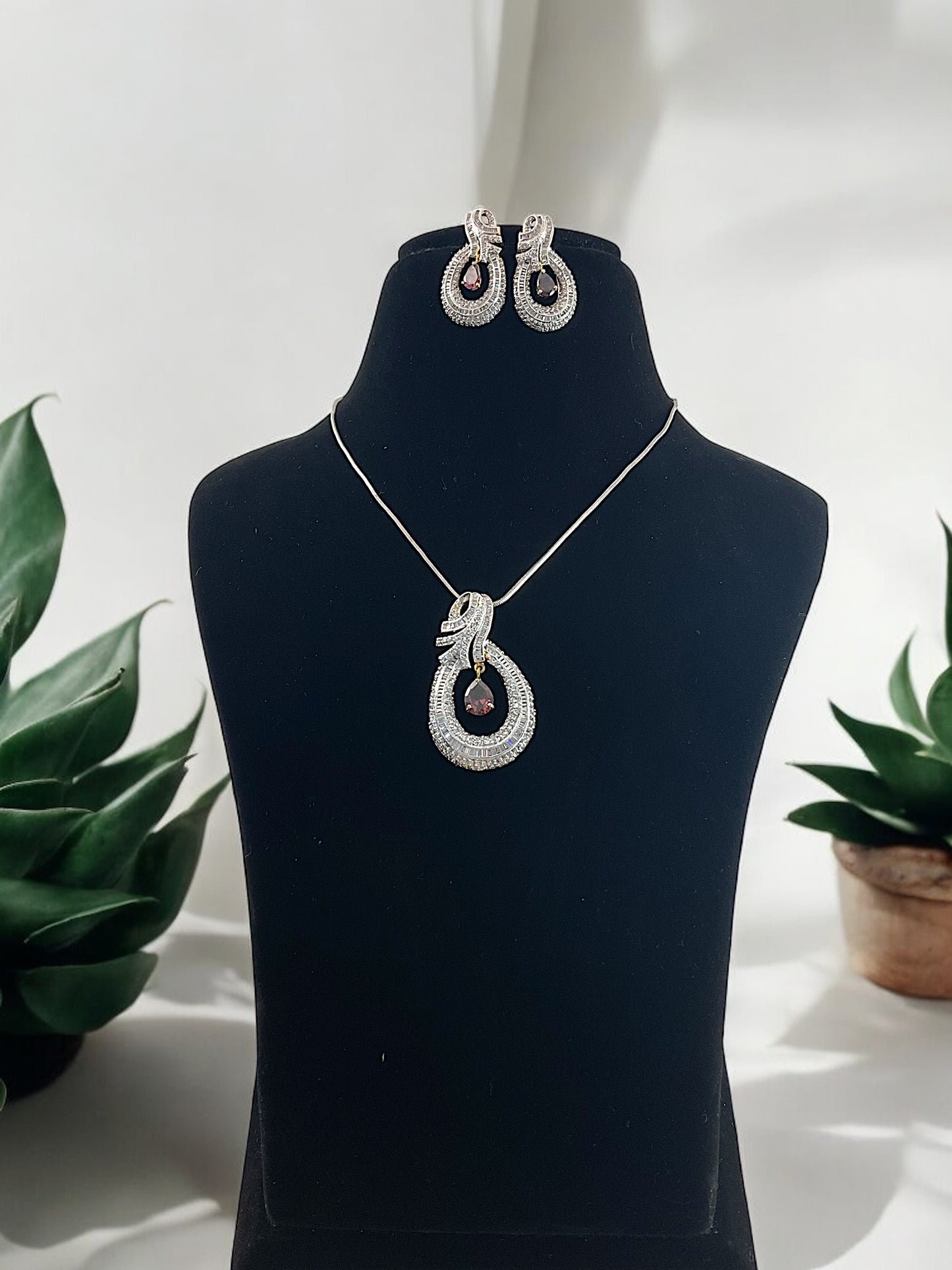 Aarohi DC Pendent Set