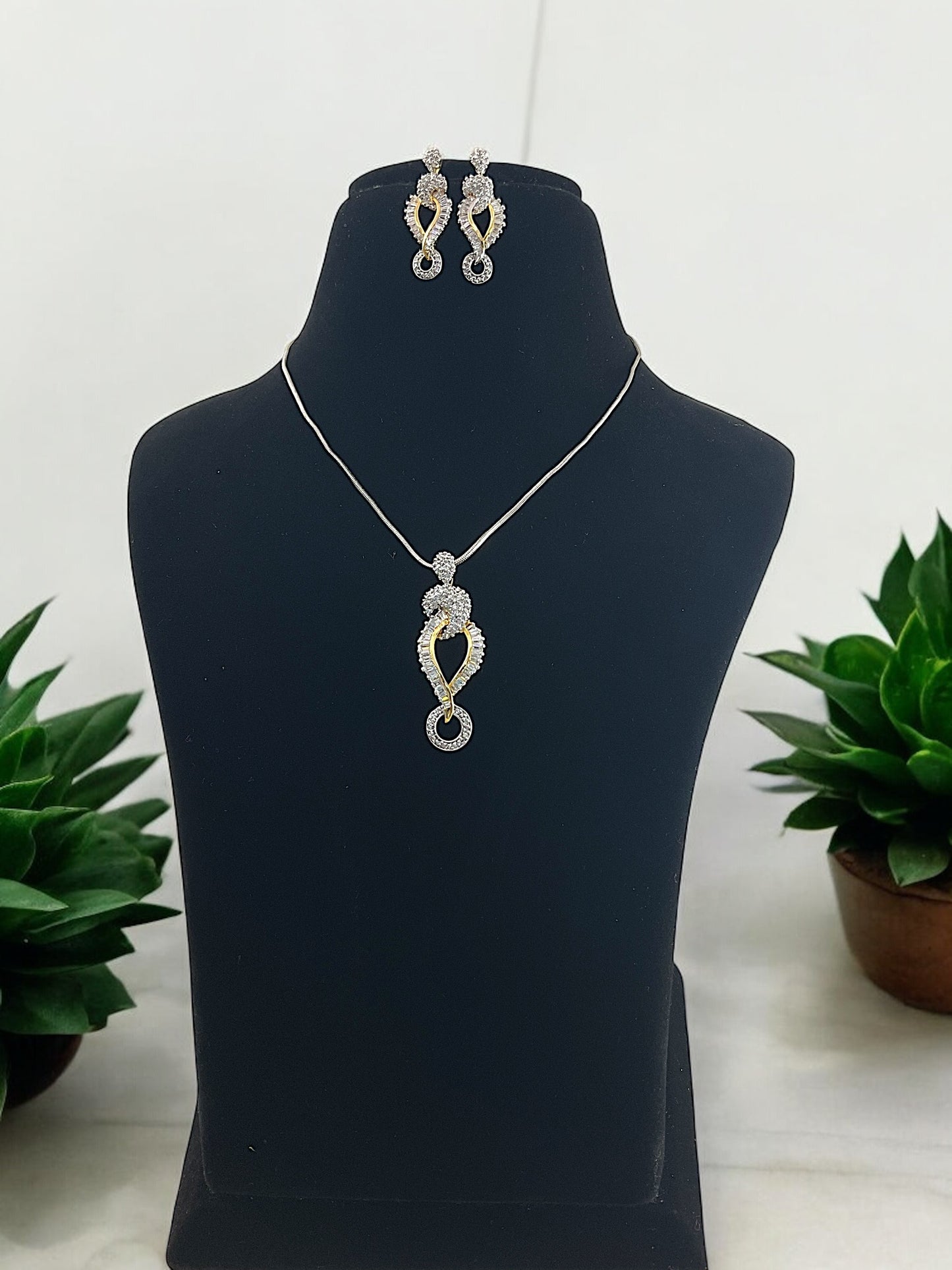 Bhavya DC Pendent Set