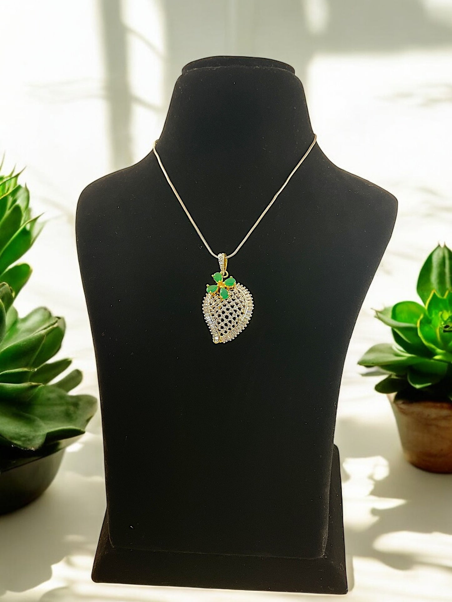 Kaisha DC Pendent Set