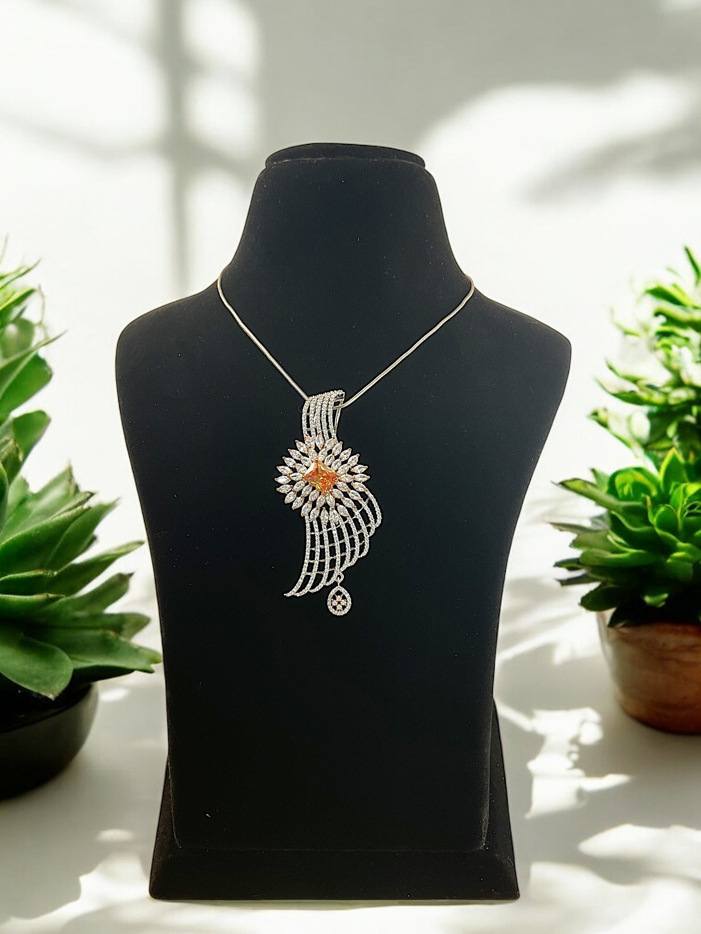 Tanvi DC Pendent Set