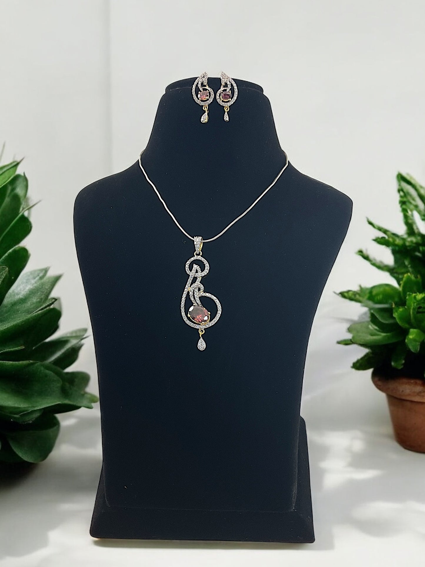 Seerat DC Pendent Set