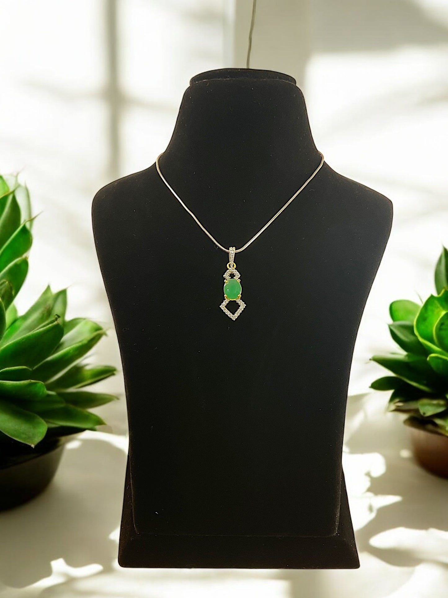 Eshita DC Pendent Set