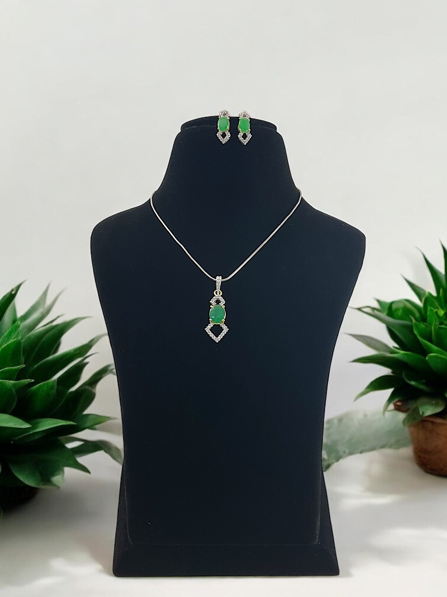 Eshita DC Pendent Set