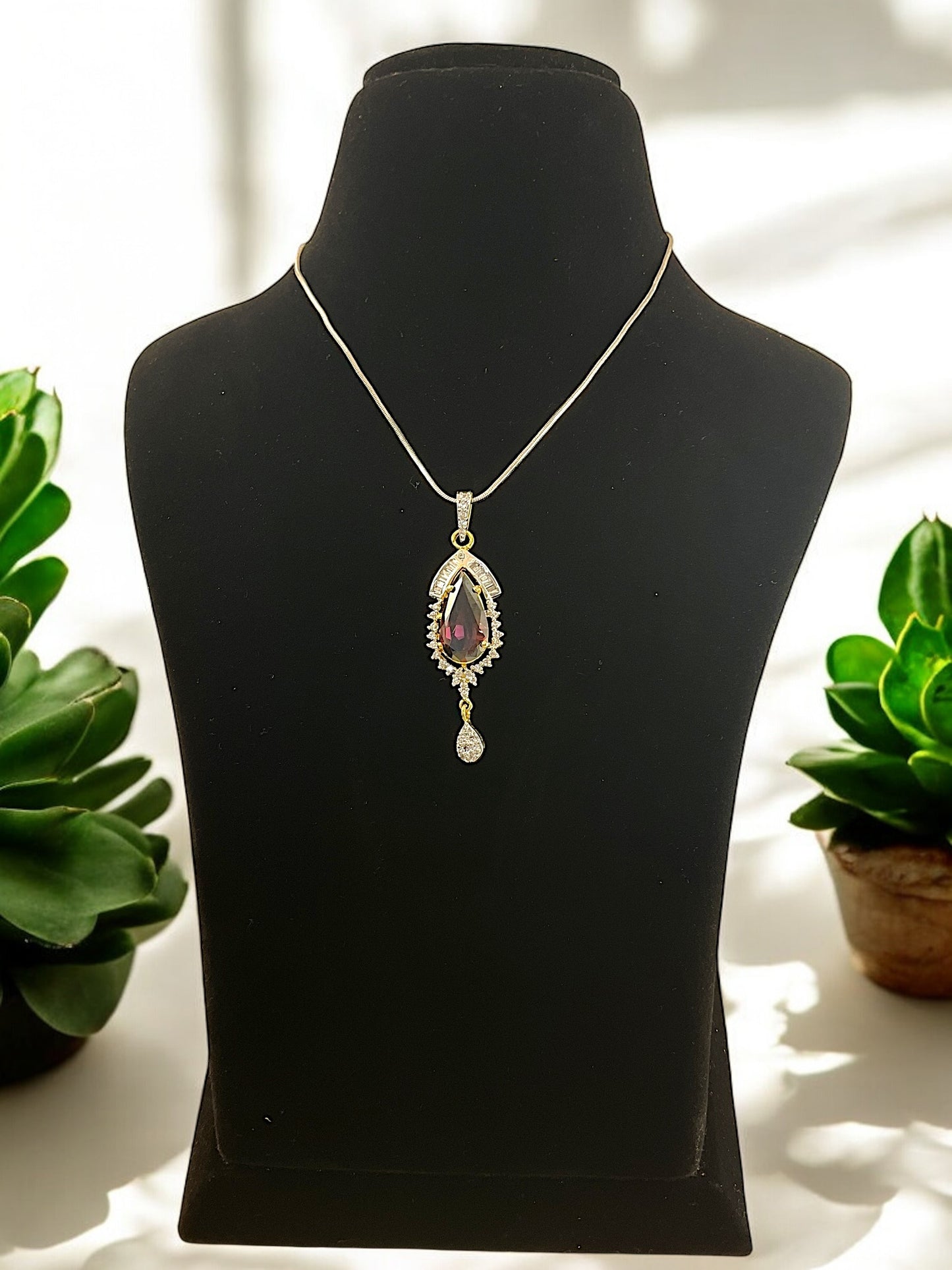 Simran DC Pendent Set