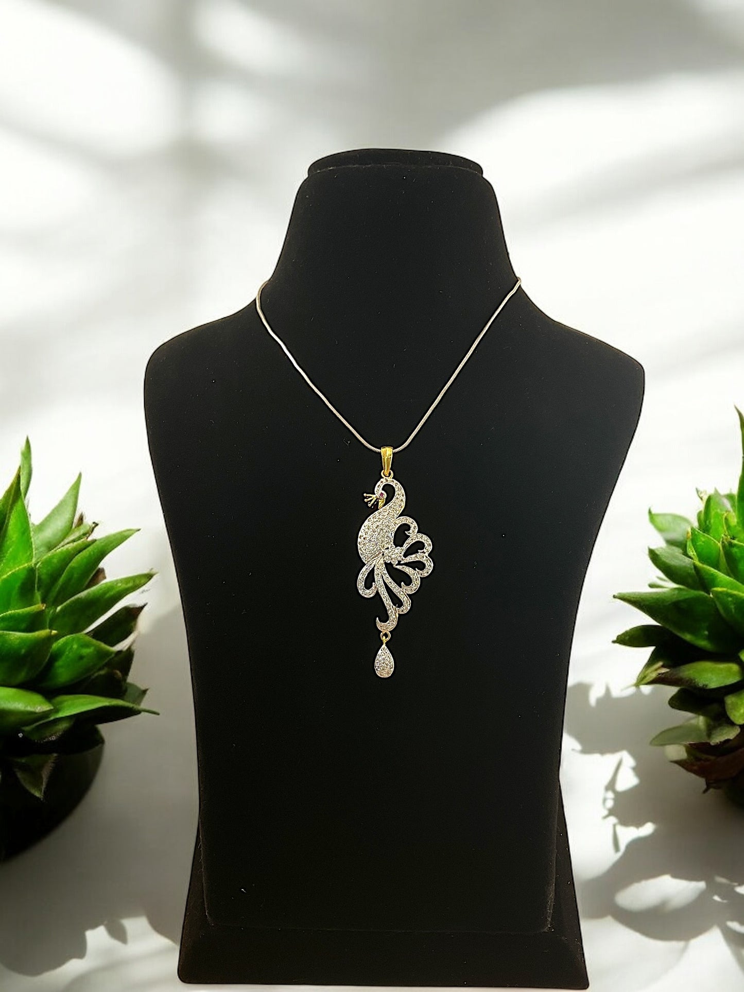 Jasleen DC Pendent Set