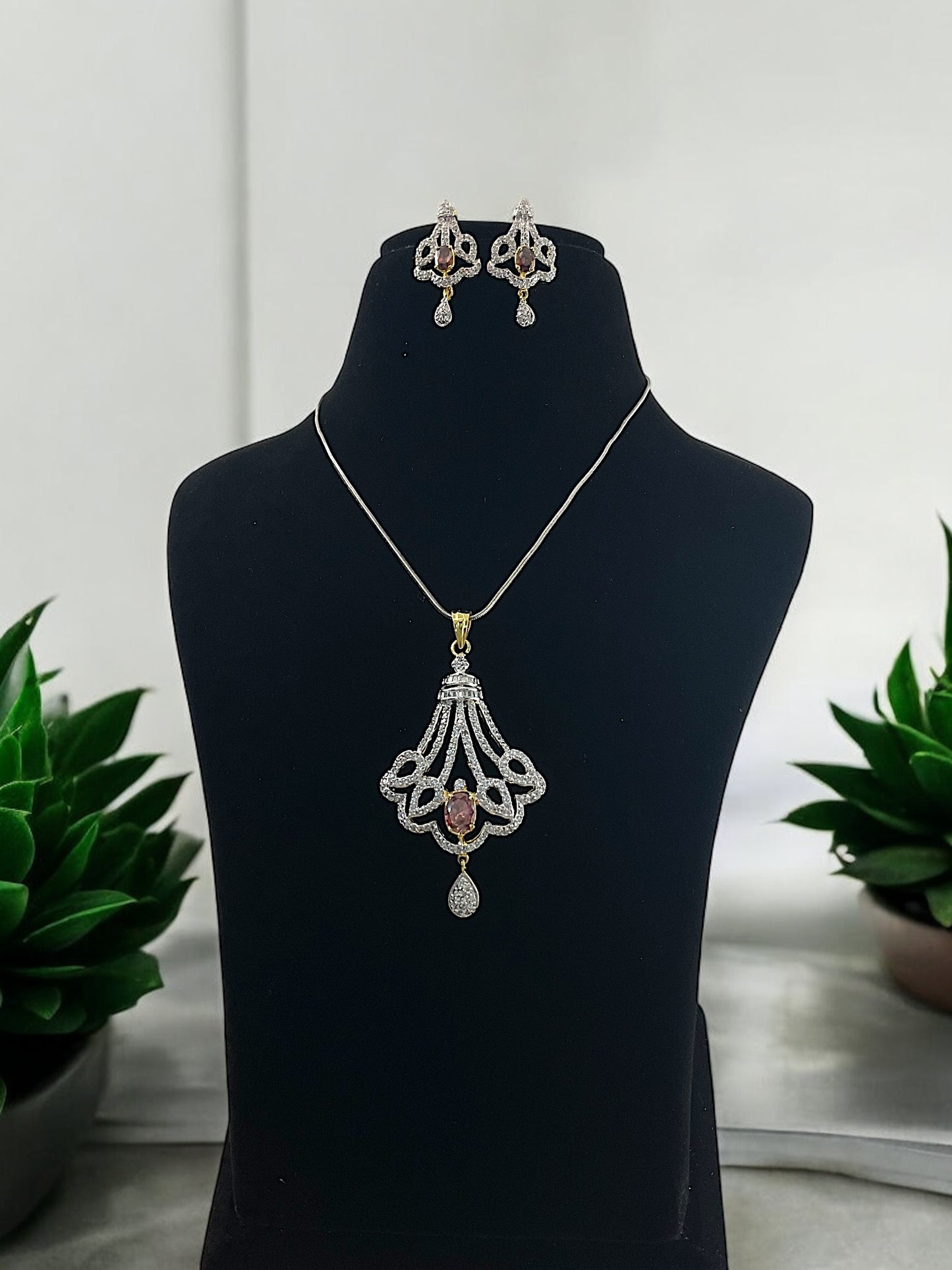 Navleen DC Pendent Set