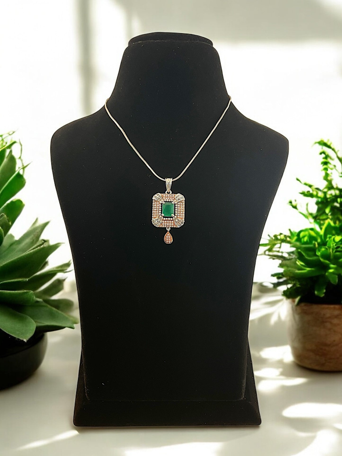 Kiranpreet DC Pendent Set