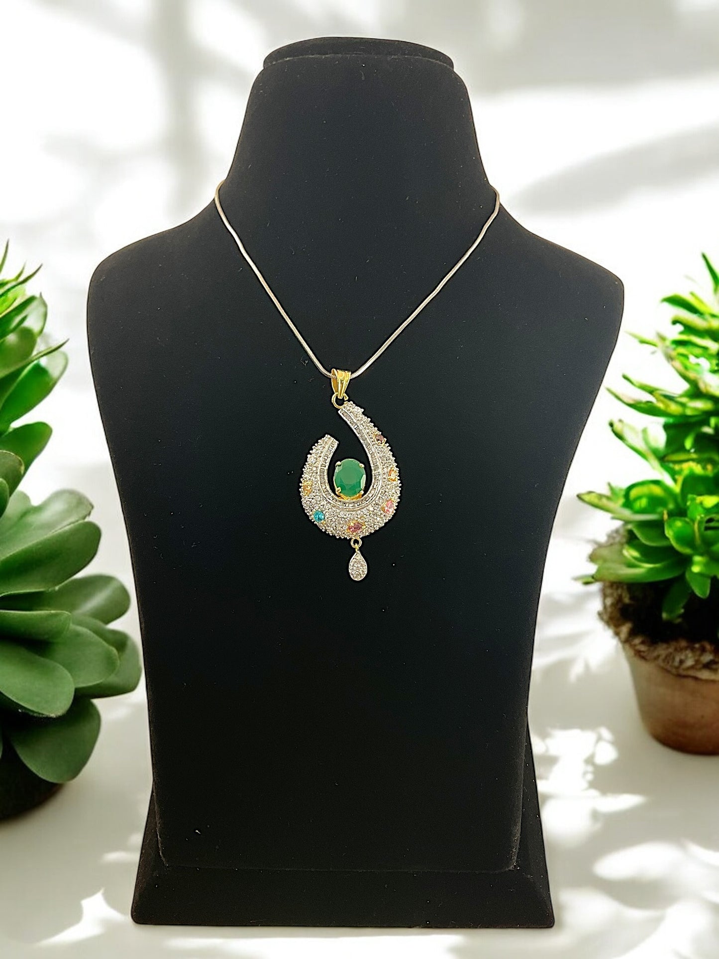 Amrit DC Pendent Set