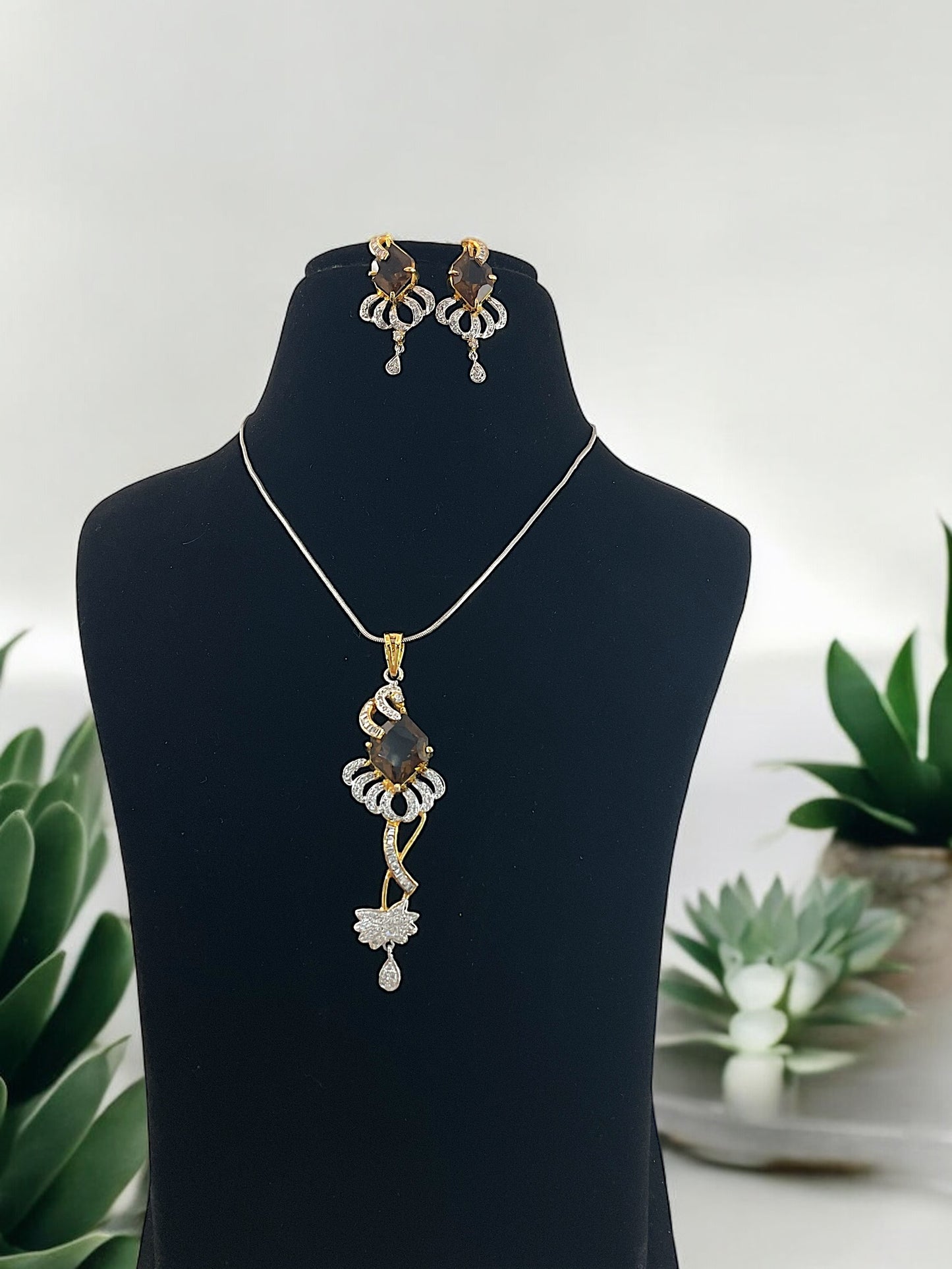 Sampriti DC Pendent Set