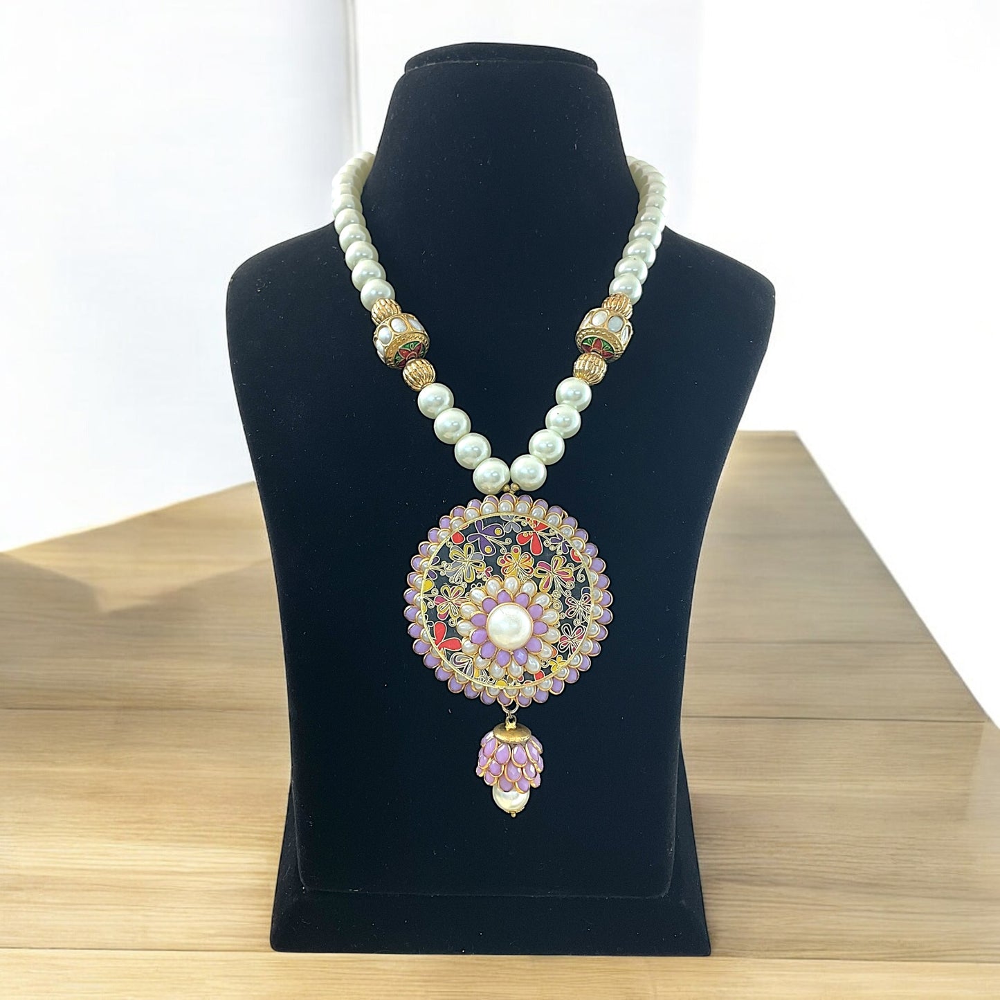 Manvi Kundan Pendent Set