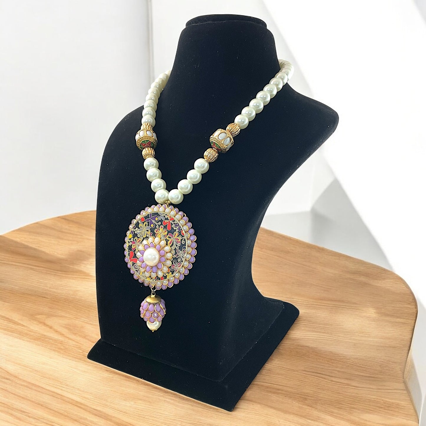 Manvi Kundan Pendent Set