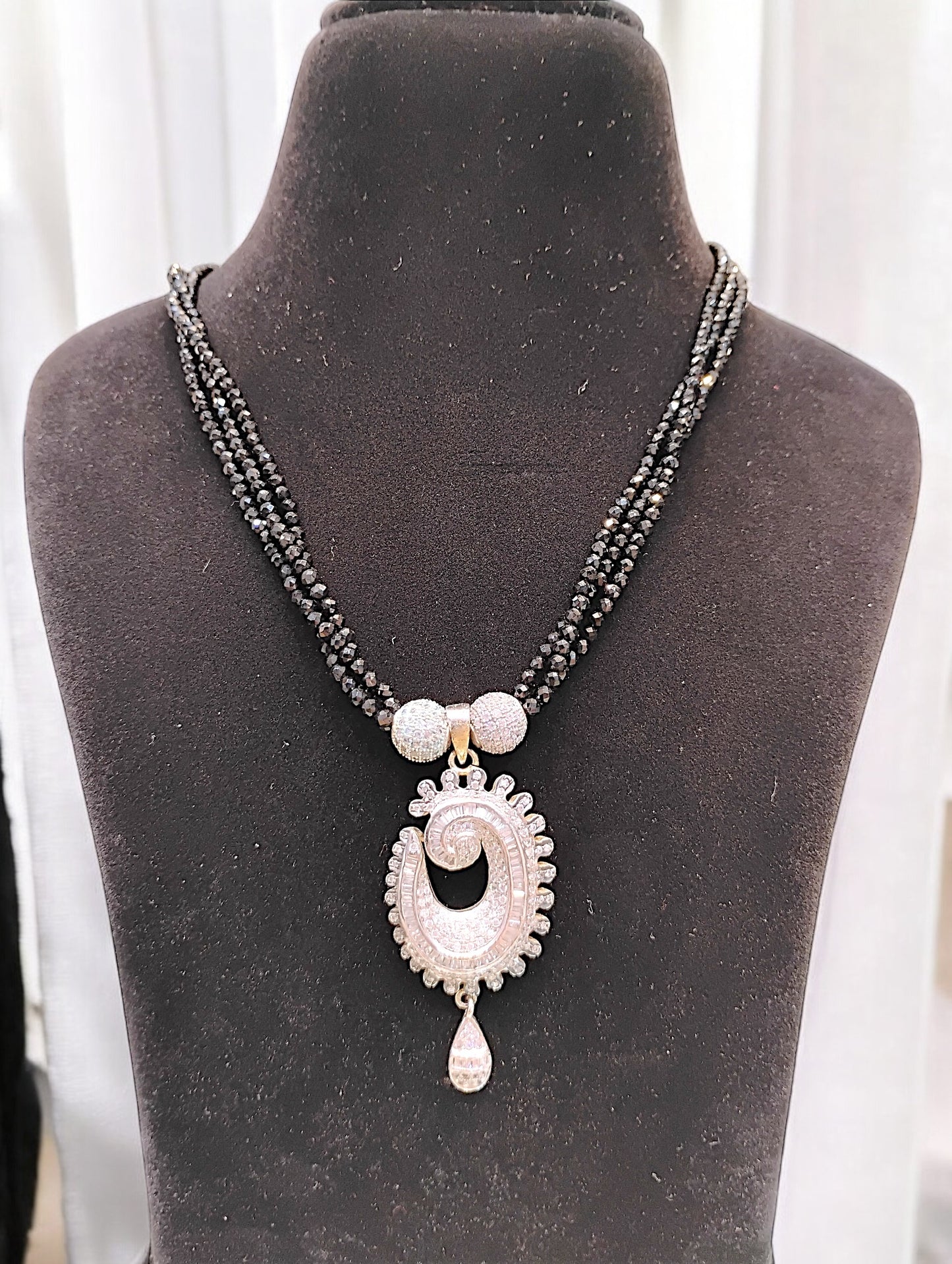 Shivi Zircon Pendent Set