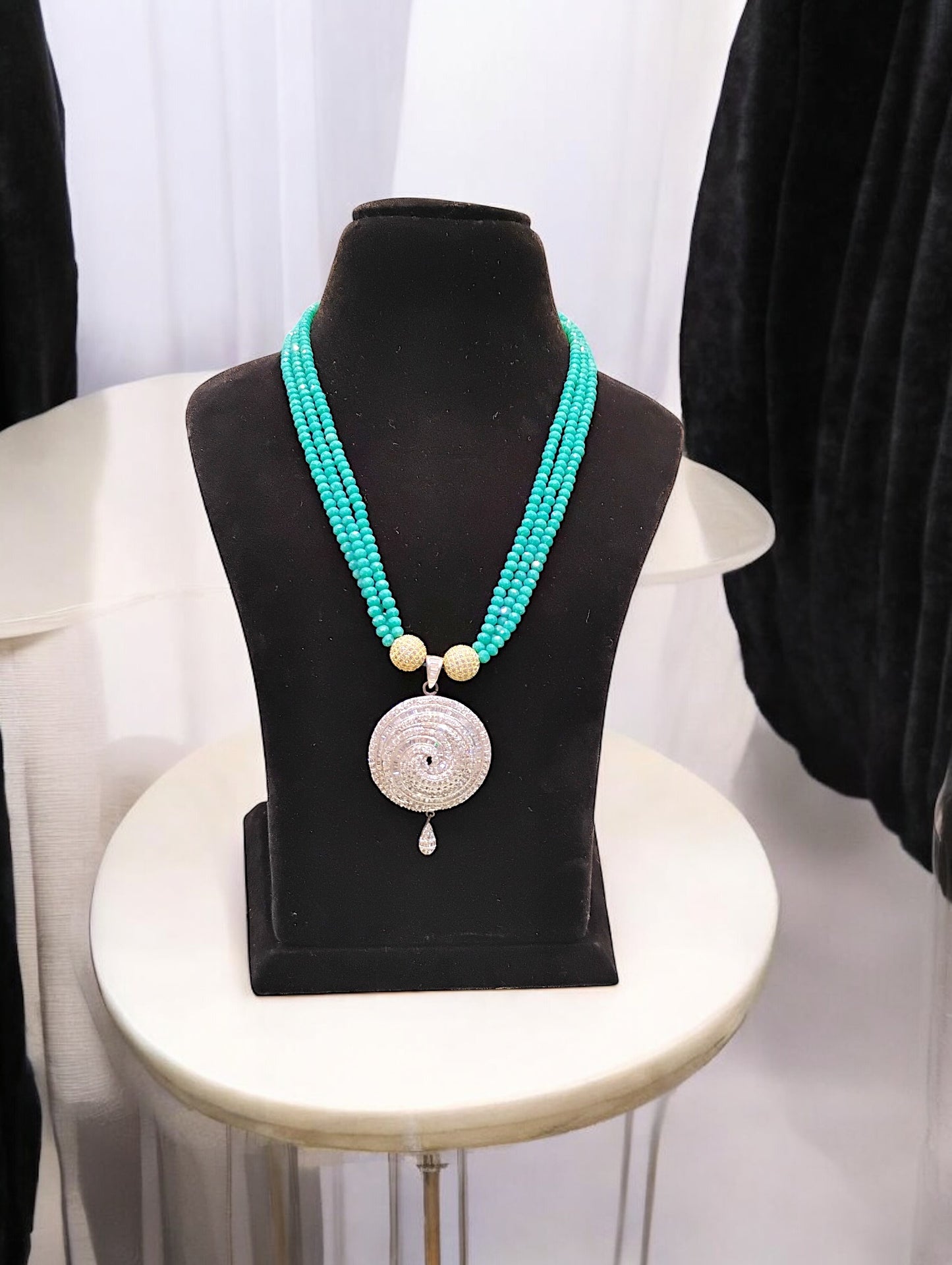 Anvika Zircon Pendent Set