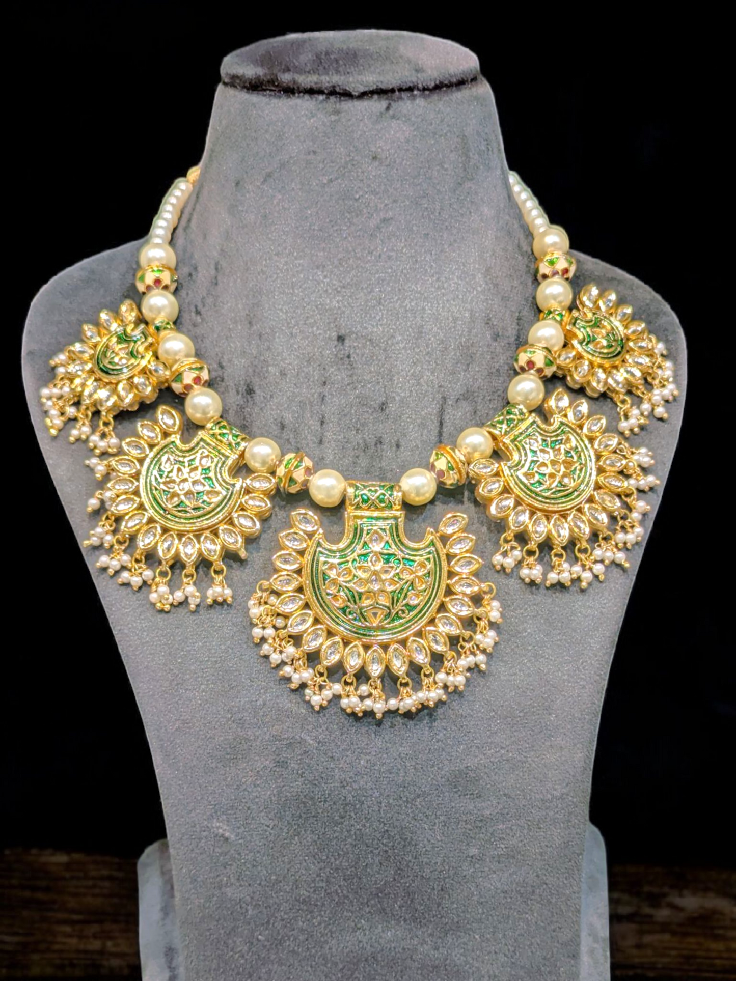 Kayva Kundan Necklace Set