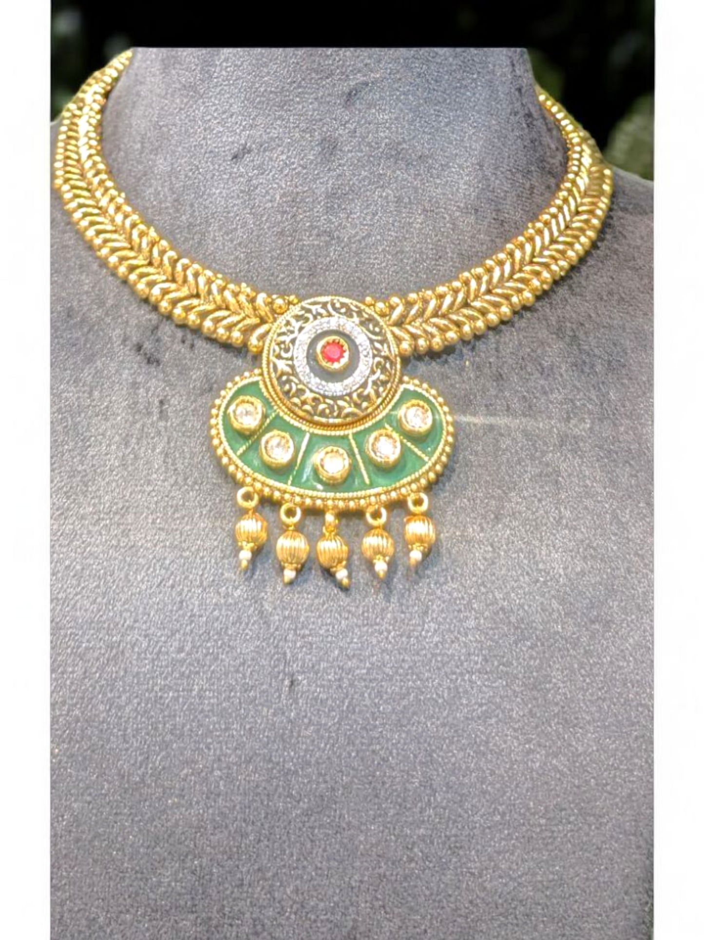 Anvika Polki Necklace Set