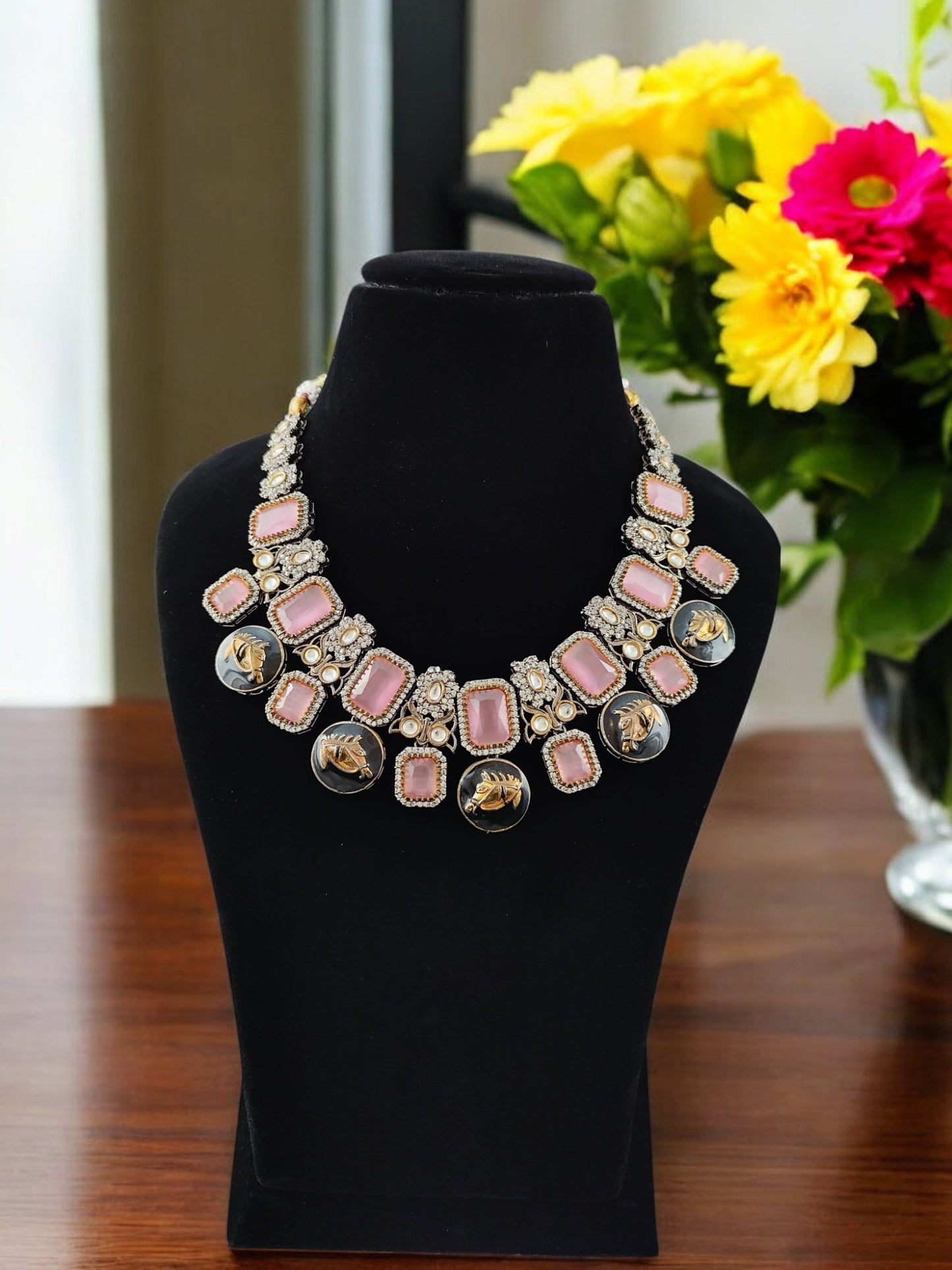 Aarohi Victorian Necklace