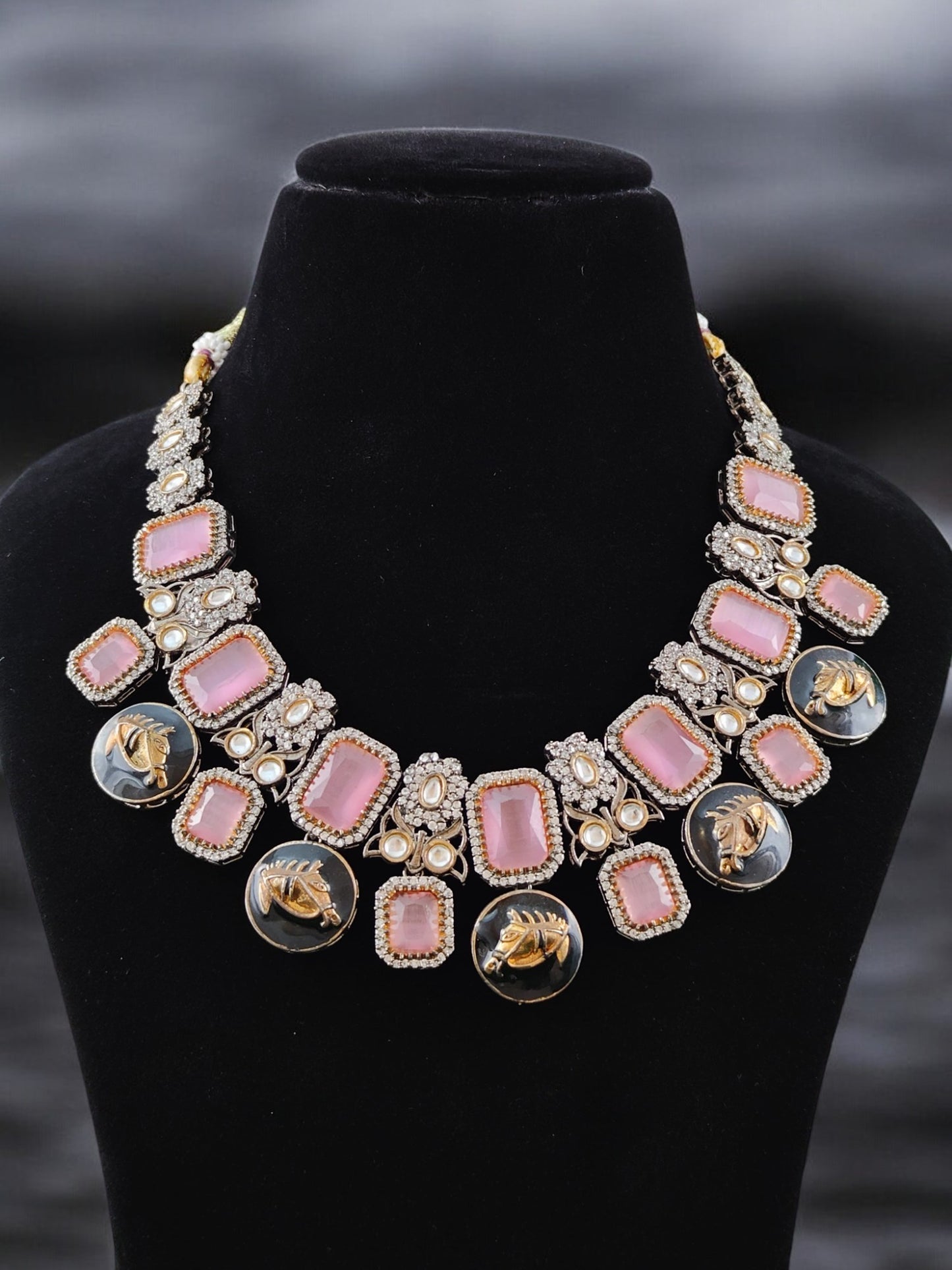 Aarohi Victorian Necklace
