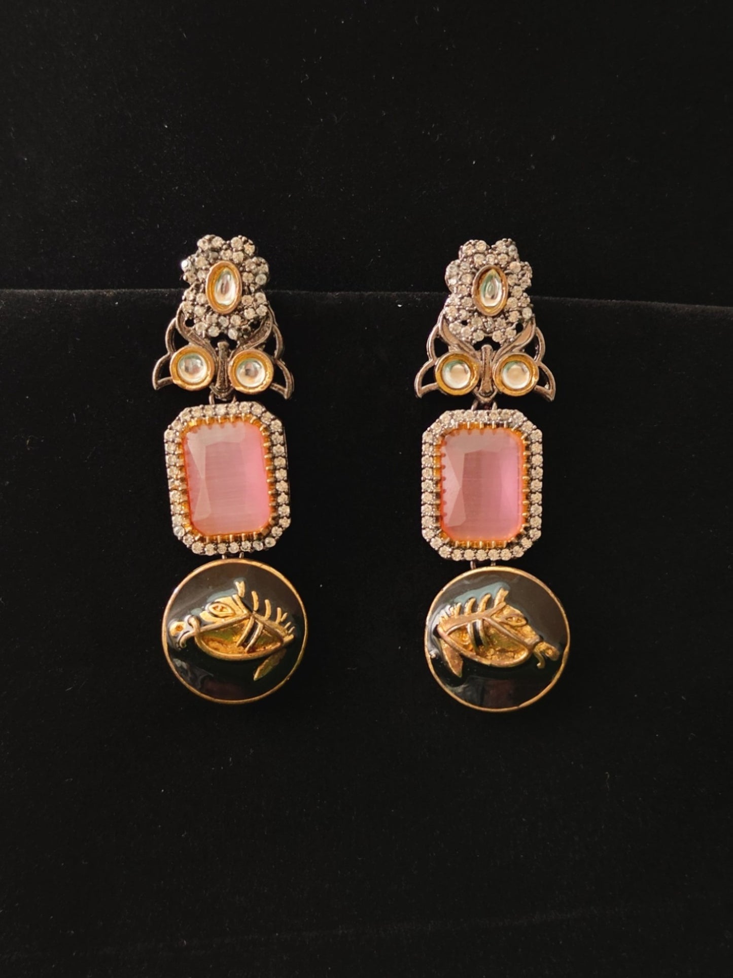 Aarohi Victorian Necklace