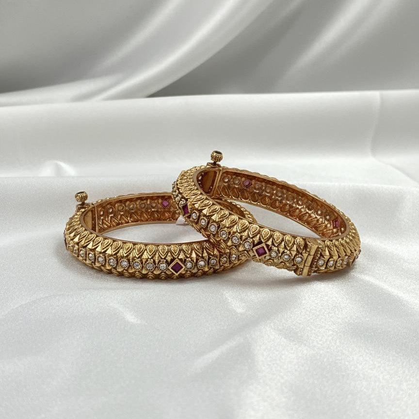 Tejaswini Temple Bangle