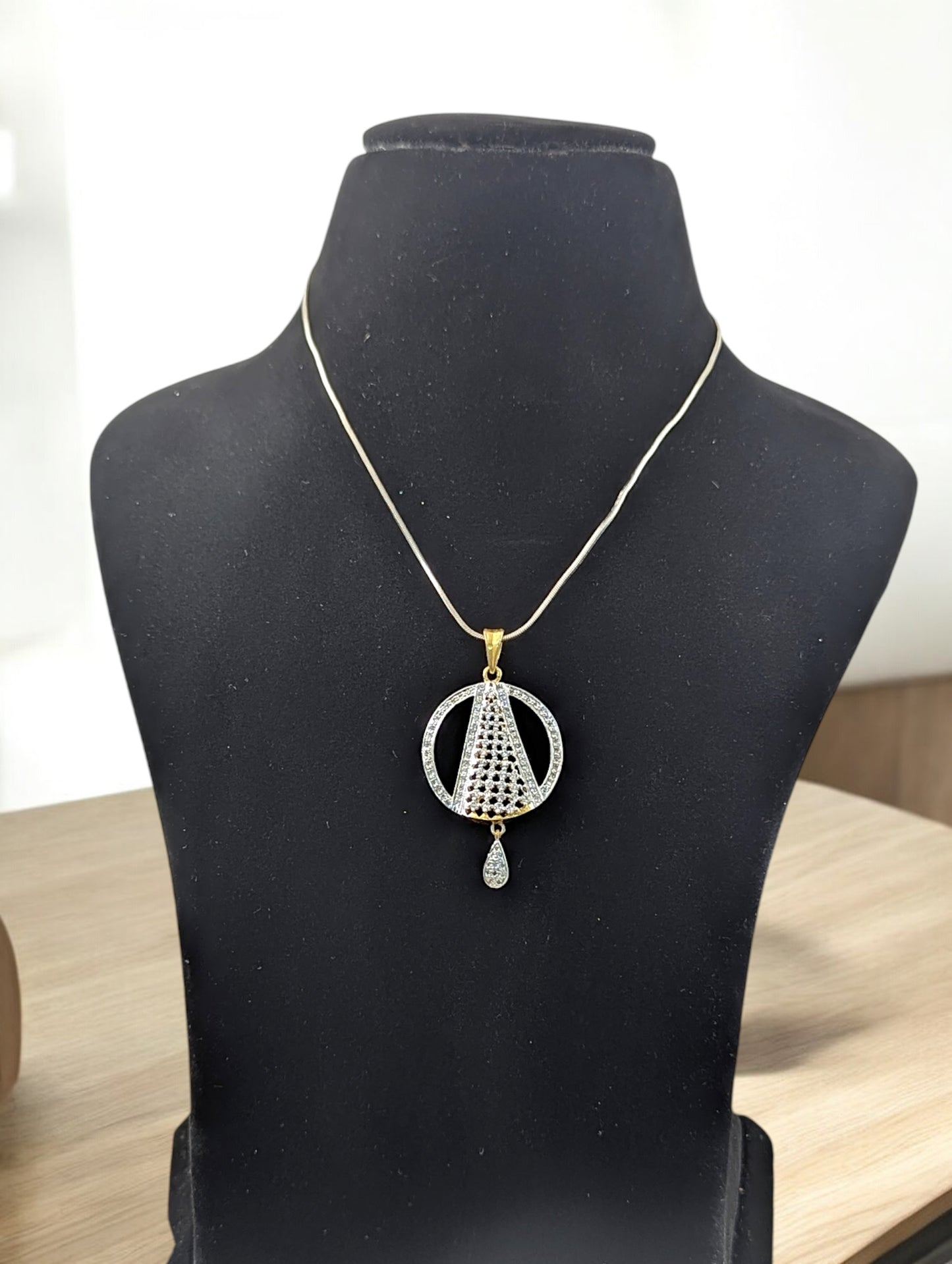 Himani DC Pendent Set