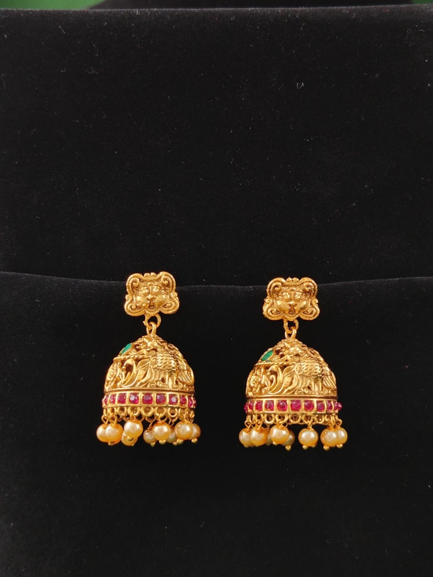 Tanirika Temple Pendent Set