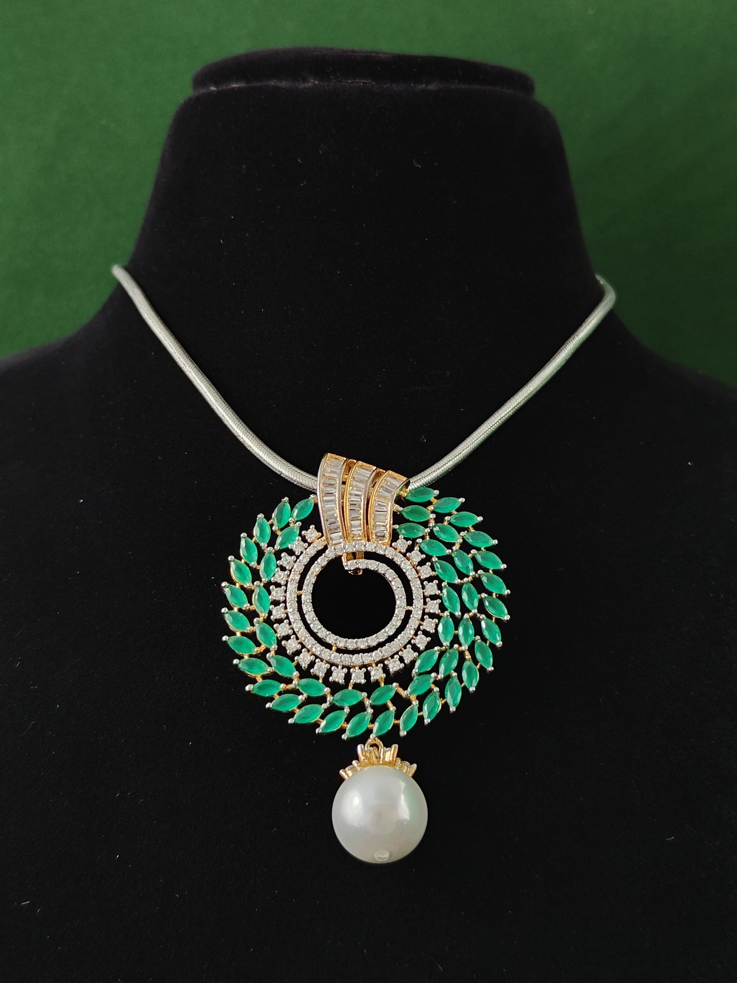 Sampriti DC Pendent Set