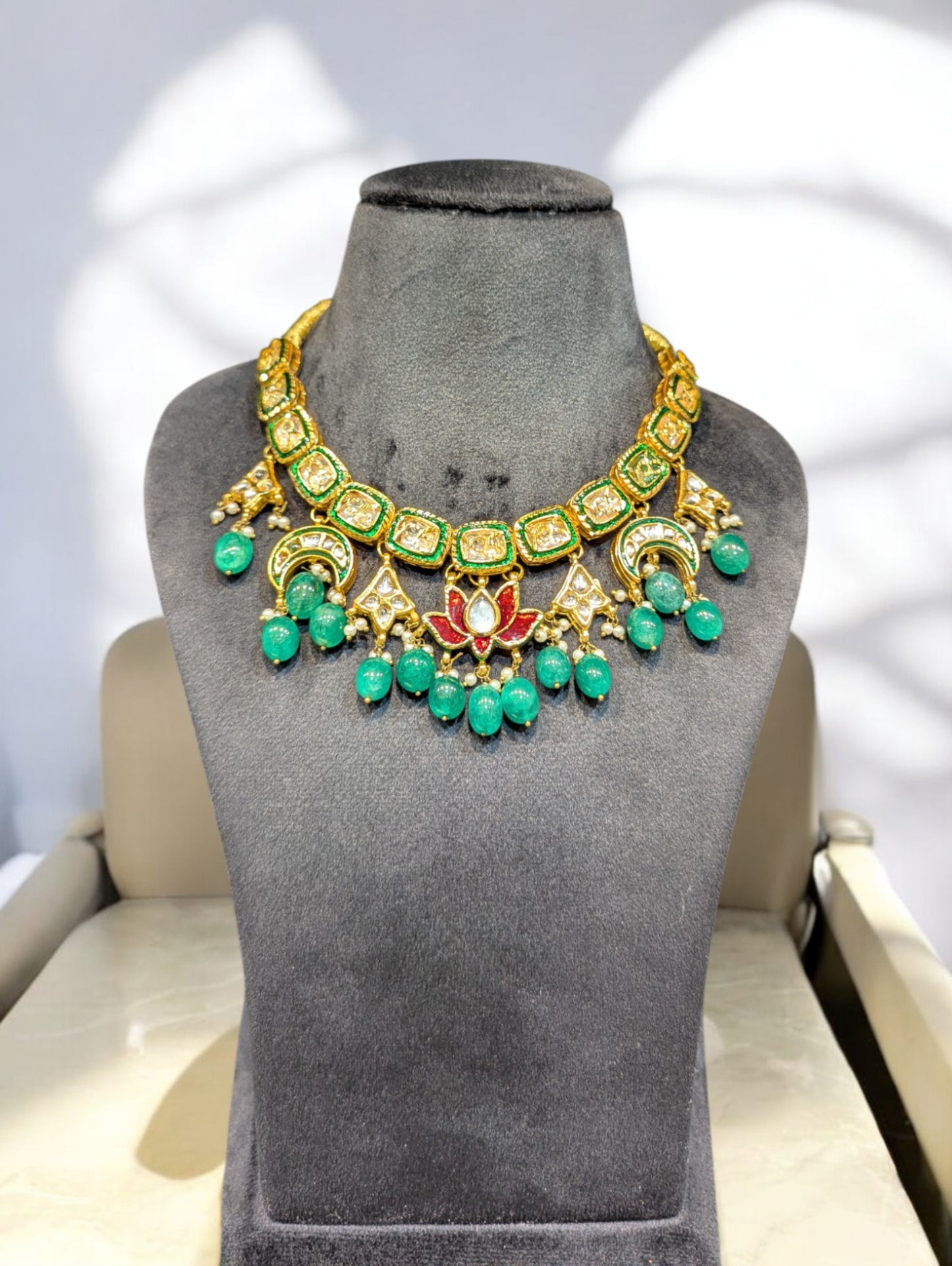 Tanisha Kundan Necklace Set
