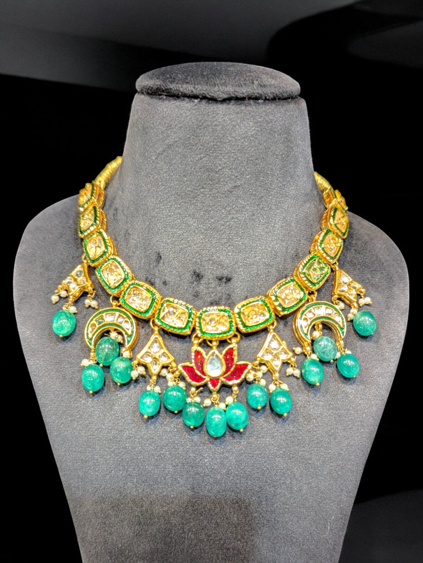 Tanisha Kundan Necklace Set